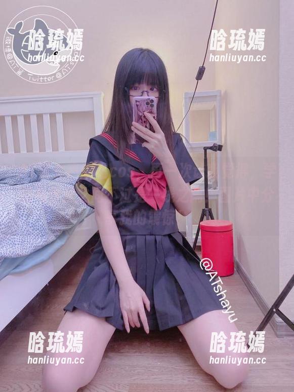 AT鲨女高中生cos，再一次让我觉得，学霸与学渣之间不过是一线之隔！图片中分享我的震惊！