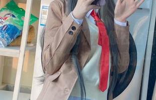 AT鲨的私拍图集，胡桃好像在偷看我，然后我又不敢直视她的眼睛…
