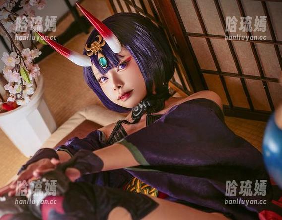 Hachi小芭的定制写真，油亮到你害羞吗？