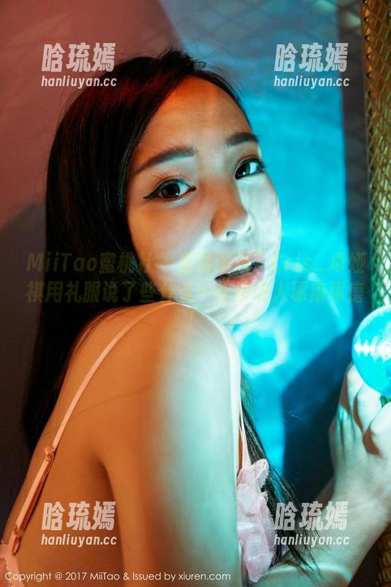 MiiTao蜜桃社 - 免费图包？Cris_卓娅祺用礼服说了些什么…非得让人琢磨琢磨！