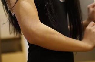 ROSI的和服私拍：一组美图，再一次挑战你的审美极限。