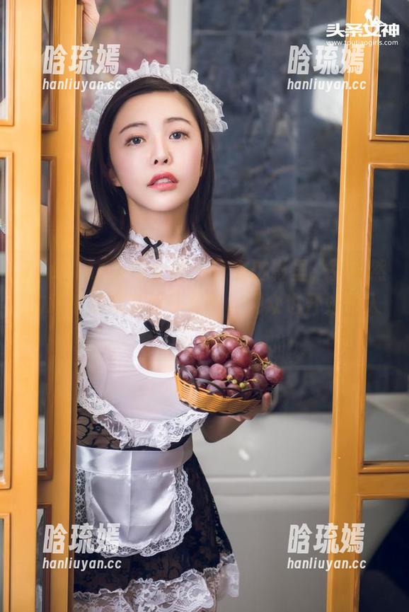 TouTiao头条女神 - 红衣魅影里，张梓然的眼神到底在看什么啊，观众也开始想入非非。