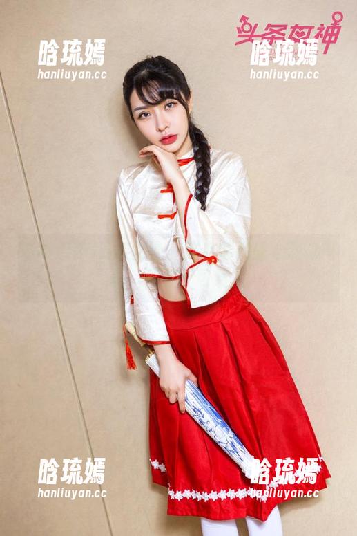 TouTiao头条女神-陈亦菲 TouTiao头条女神 - 陈亦菲的暖心甜心写真,何止于可爱?