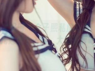 UGirls尤果网 – 金子熙私房写真：空姐双手托起整个…额，大概是云吧？