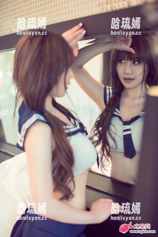 UGirls尤果网 - 金子熙私房写真：空姐双手托起整个…额，大概是云吧？