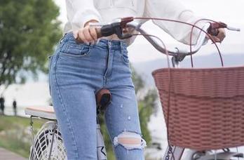 Xiuren秀人网 – Mila嘟嘟大人教你如何用蕾丝征服……喵？原图和图包给你哦！
