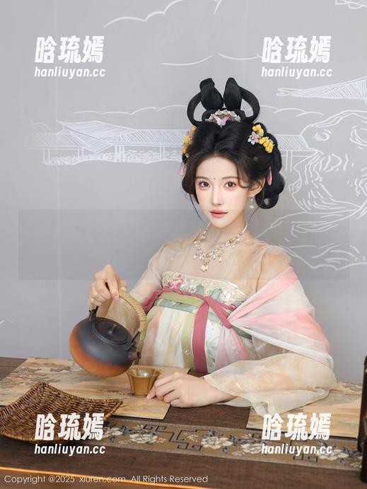 Xiuren秀人网 - 唐翩翩图集来看兔女郎，谁能抗拒这种反差萌？