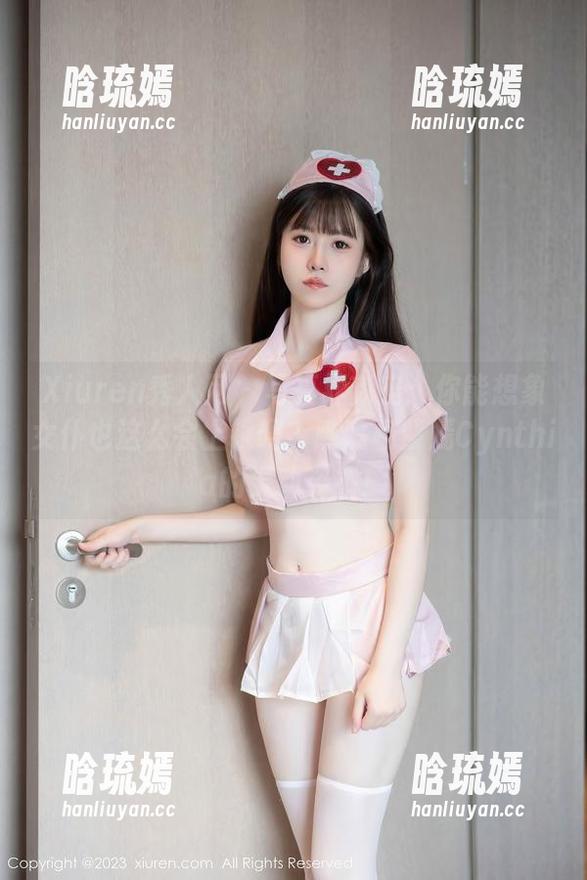 Xiuren秀人网 - 写真界新宠：你能想象女仆也这么会上镜吗？瞧瞧杨紫嫣Cynthia的灵动姿态！