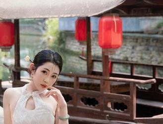 Xiuren秀人网 – “桃色奶酪的高清兵器：让我爱上了她的红裙”，慢慢欣赏，小细节都在发光。