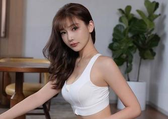 Xiuren秀人网 – 西希白兔给你奉上旅拍套图：这里没有标准pose，只有随性与肆意！