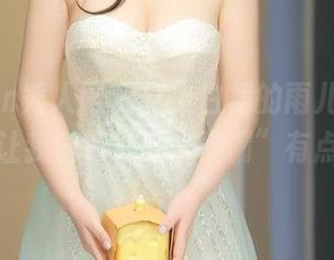 Xiuren秀人网 – 穿上白裙的雨儿baby，作品让我觉得“滴水不漏”有点困惑。