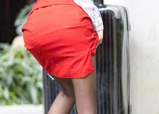 YouMi尤蜜荟 – 比基尼神技？玥儿玥er的高清套图让我审视自己的穿搭选择，是时候更新衣橱了？