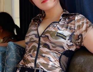 pans – 看小鱼穿校服的样子，高清捕捉那分丢脸又迷惘的青春。