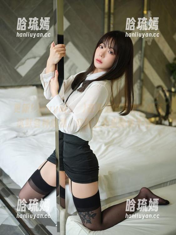 更新！wuyo(우요)在海边的写真：假装沉默各种透视，实际上心里嗨得不行。