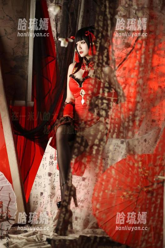 在一米八的大梨子睡衣写真中，看到了放松和惬意的完美结合。