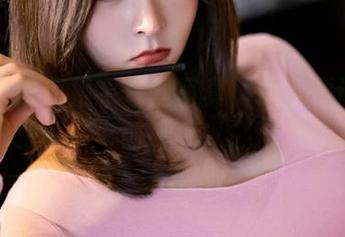 丽柜 – 悠悠携手白丝写真，这资源让人眼前一亮！