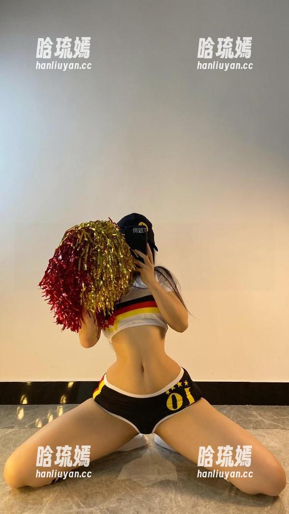 微密圈 - 作品解读：俏妞qiaoniu66的白色三点式，真的是让人反复琢磨的味道。