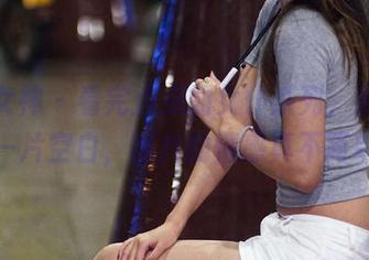 初夏女神 – 看完点点的女仆系列，我头脑里一片空白，图片的情感真不简单。