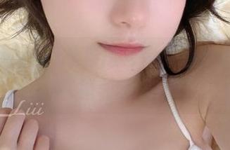 发条少女yoki的自撮写真：看她和猫怎么在福利里撒娇