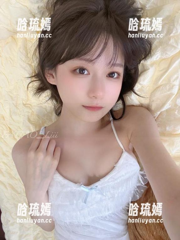 发条少女yoki的自撮写真：看她和猫怎么在福利里撒娇