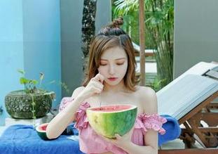 嗲囡囡 – 摆脱刻板印象：施忆佳KITTY与她的女神壁纸写真。