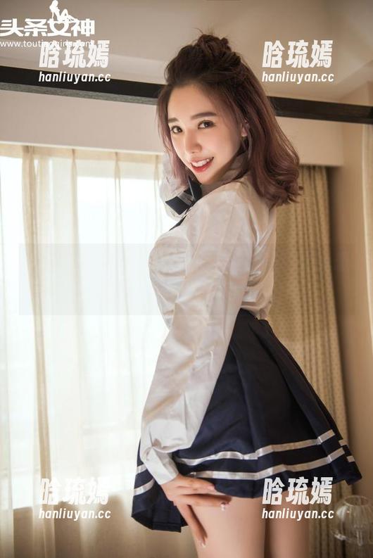 头条女神 - 尹菲的泳装套图，居然让我想摘下眼镜好好看看？下载一试吧！