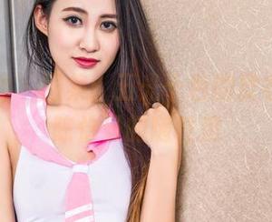 头条女神 – 图集：五光十色的皮衣，搭配陈怡曼的随性范