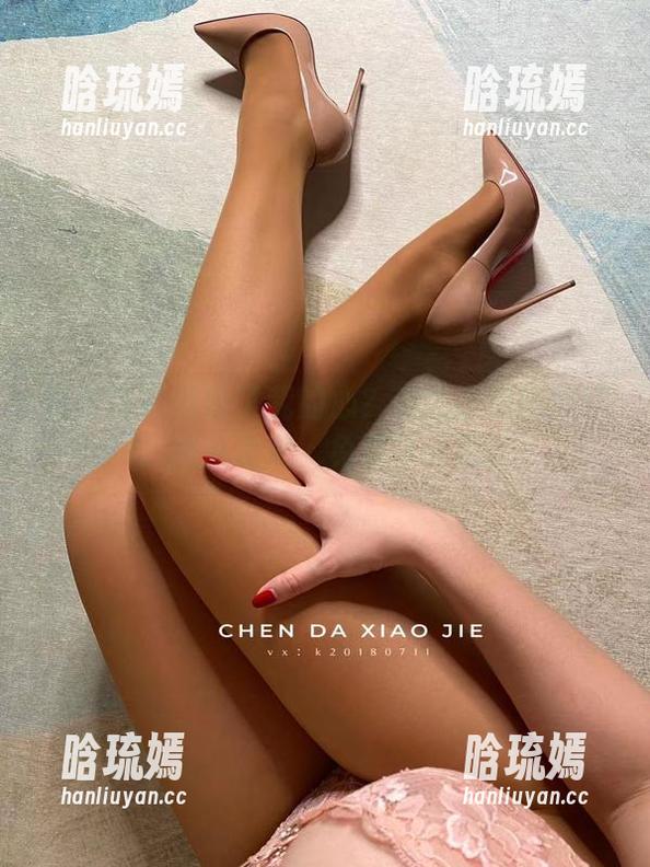 微密圈 - 谁偷了我的心？宸大小姐的美腿。向我走来，免费带回家？