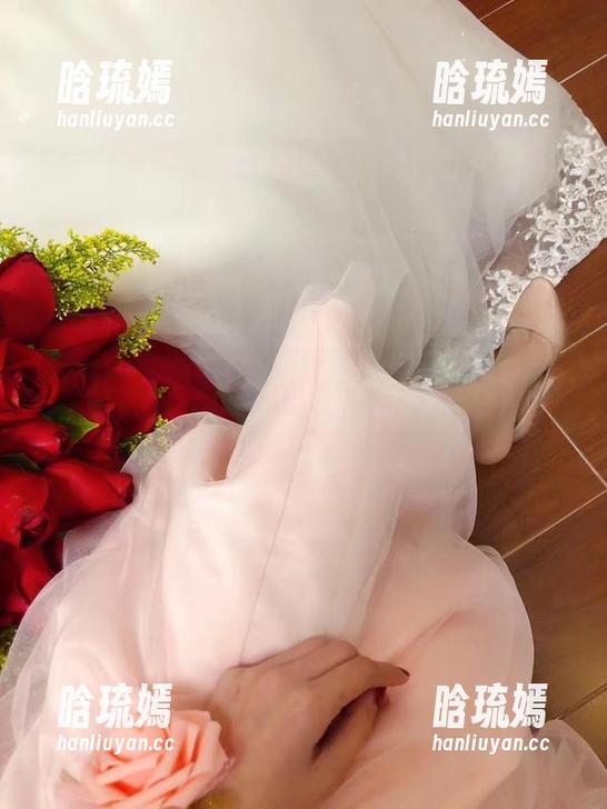 微密圈 - 小仙女ELaine的在线吊带画面，难以自持的几秒钟！