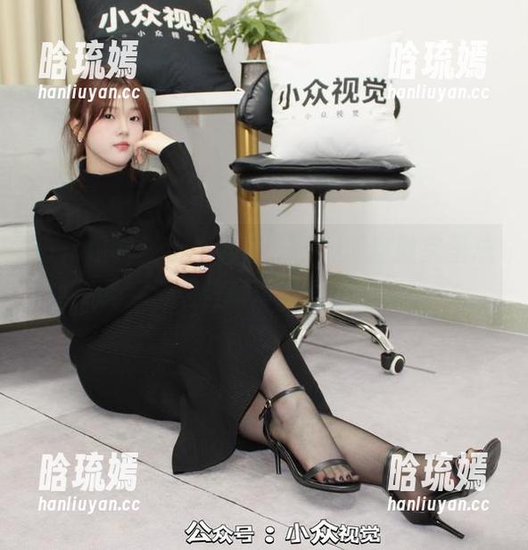 小众视觉 - 小琳儿最新图册，这教室里总是弥漫着些奇奇怪怪的气息。