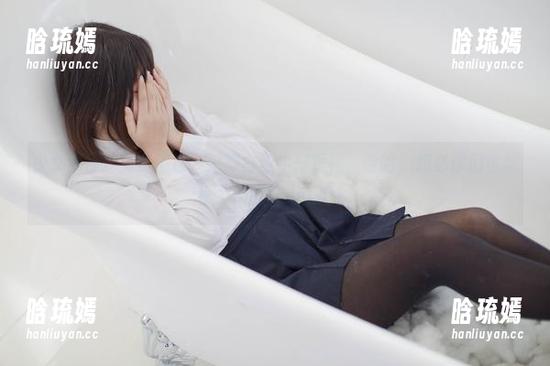少女秩序的免费图包，过膝白丝牛仔短裙，哈哈，想必你们也想偷个懒就穿上了吧！