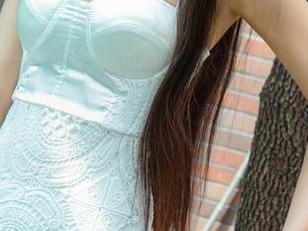 尤果网 – 含含的泳衣写真合集，看她如何玩转海边
