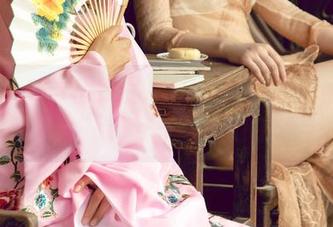 尤果网 – 最新作品集：看杨漫妮如何优雅地在泳池玩“喵”——胸前的水波连连！