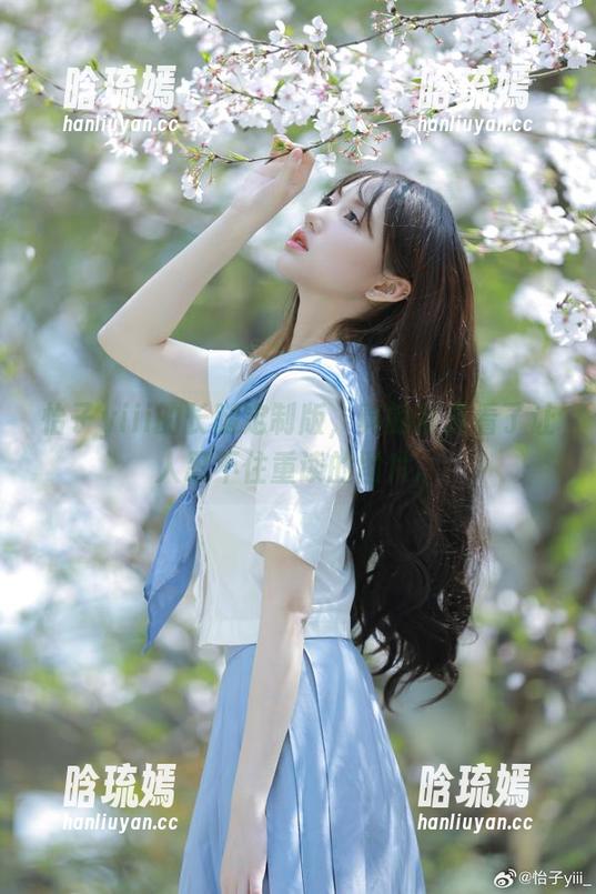怡子yiii的长腿定制版，真的就是看了让人忍不住重读的图片。