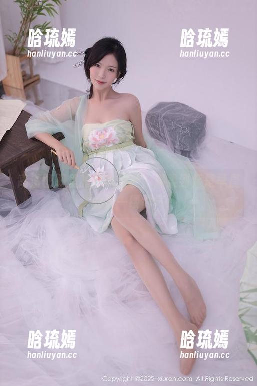 高清图册里的抖娘利世，温柔到像是早晨的第一缕雾气