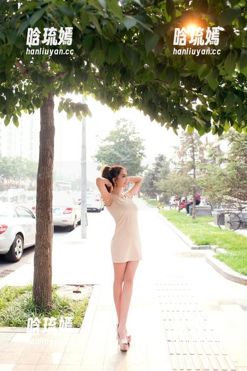 推女郎 - 下载这本女友写真集，顺便擦擦自己的眼睛，何奕恋真会玩。