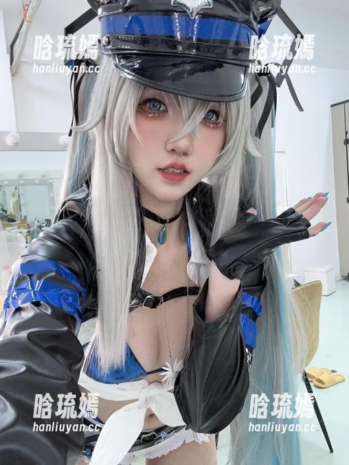 是你的阿薰呀的修女私拍，简单的白色外衣下藏着什么？