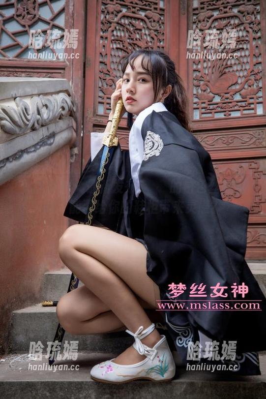 梦丝女神 - 最新发布！玥玥的白色丝袜空间，能否给你的鞋柜带来灵感？