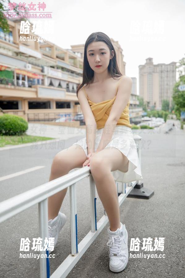 梦丝女神-莹仙女 梦丝女神 - 莹仙女高跟鞋写真集又来了,我只想问,她的脚底是多柔软?