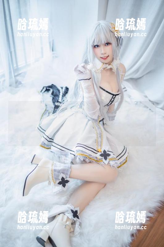 观看流年不停w的居家写真，腰坐得太久真的该换个姿势，但这画面让我恨不得沉醉下去。