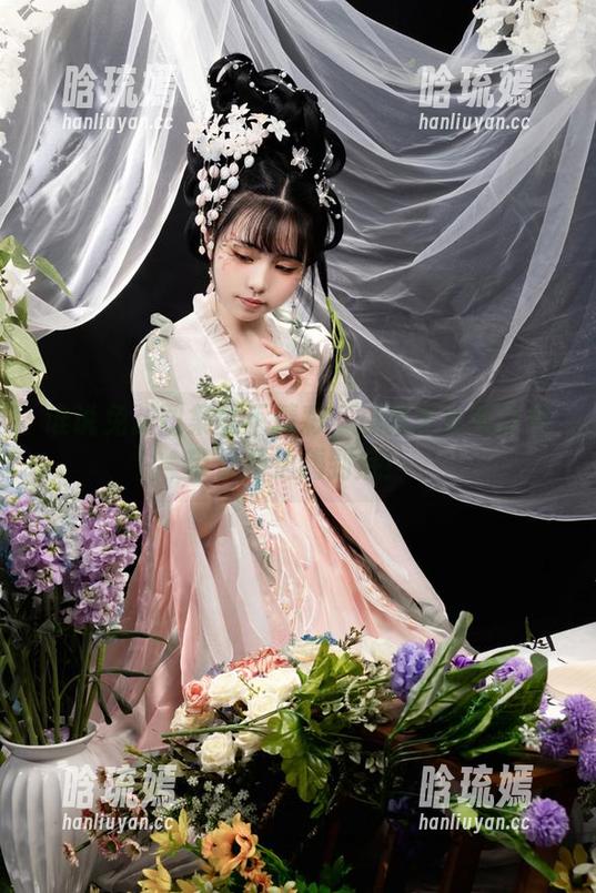 谁说免费图集就不精彩？爆机少女喵小吉带你海边嗨到底！