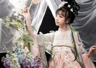 敢挑战审美极限，爆机少女喵小吉的无圣光作品——灼灼其华，视觉体验必须有点刺激。
