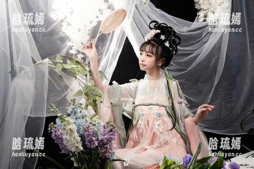 敢挑战审美极限，爆机少女喵小吉的无圣光作品——灼灼其华，视觉体验必须有点刺激。
