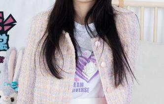 物恋传媒 – 在线上，婷婷的美图如她的日常——让人忍不住想多看几眼。