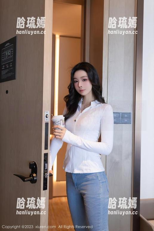 秀人网 - 黑色不是沉重，SOLO-尹菲的写真集轻松搞定，你敢不敢下载挑战？