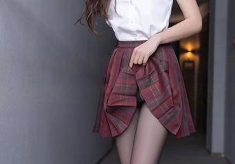 秀人网 – Zoe柚柚的私房小天地，美图让套装充满可能性，乱搭配也能是艺术啊！