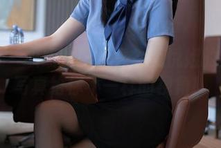 秀人网 – 职场也有惊喜？悦悦姐的办公室写真给你不一样的视角！
