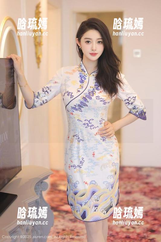秀人网 - 找个椰子边上，看是小逗逗的巴厘岛原图，心想这泳装也太会聊天了吧，让人想多了。