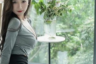 秀人网 – 终于意识到，杨晨晨Yome的黑丝美腿套图也许是我今生最大的追求，跟大家分享先！