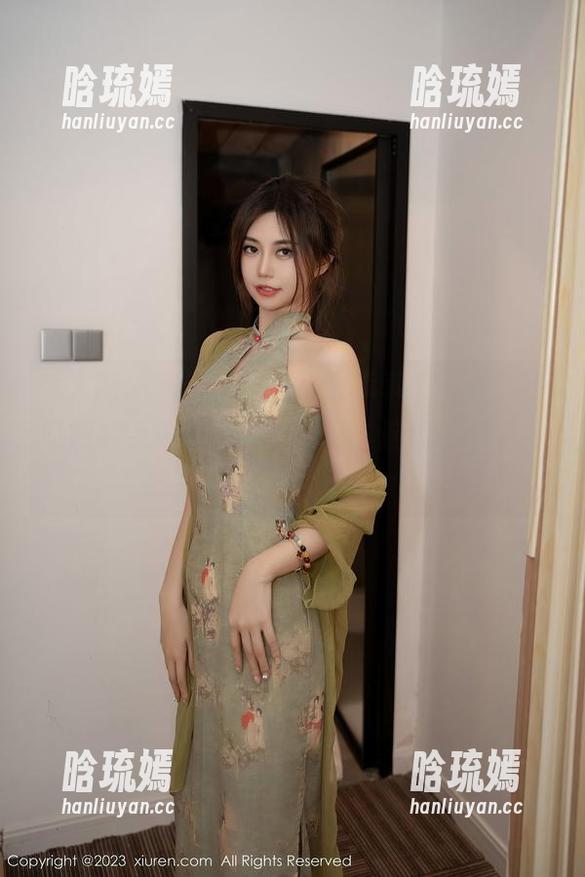 秀人网 - 别以为白色只能乖乖，在柚柚小奶瓶的手中它可疯狂着呢，这组图片超有趣！